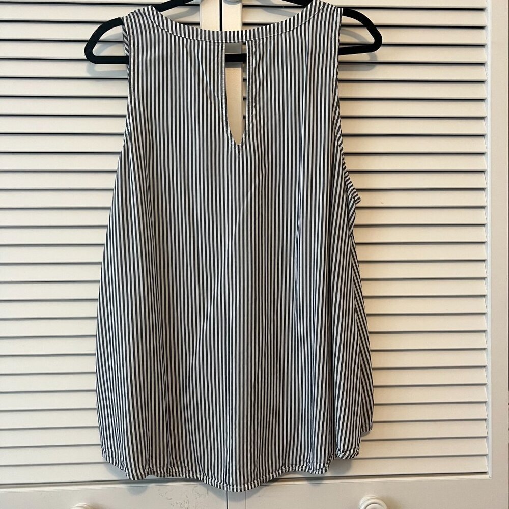 Old Navy Pinstriped Sleeveless Top Size XL - Picture 2 of 6